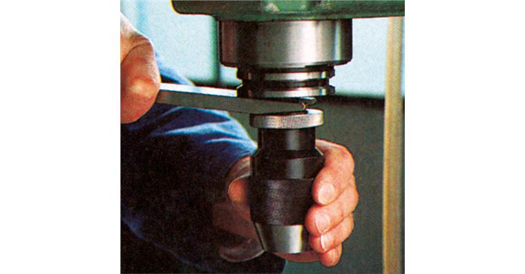 Wedge fork size 2 for B 10 and B 12 for easy release of the drill chuck