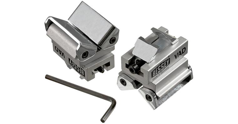 Vario clamping attachment with movable clamping surfaces for screw clamps